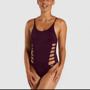 Women's gymshark horizon swimsuit winter berry size Small